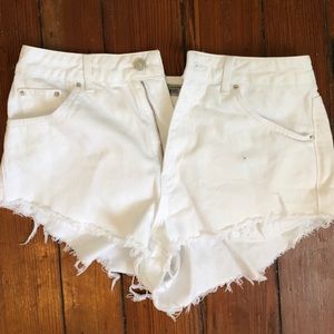 TOP SHOP WHITE DENIM SHORTS